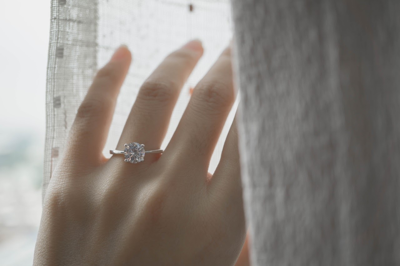Delicate Engagement Ring Styles Prove Less is More