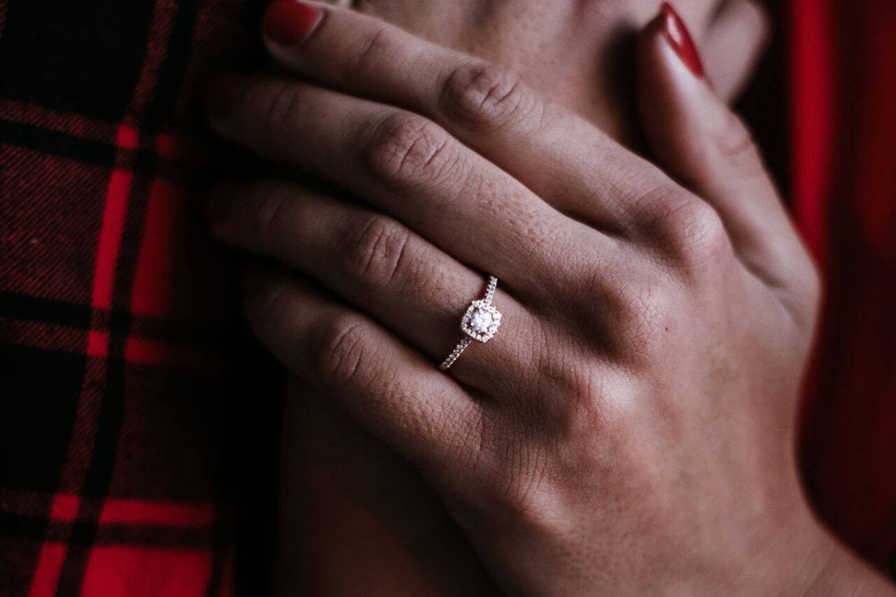 Engagement Ring Shopping: Tik Tok Advice Pros & Cons